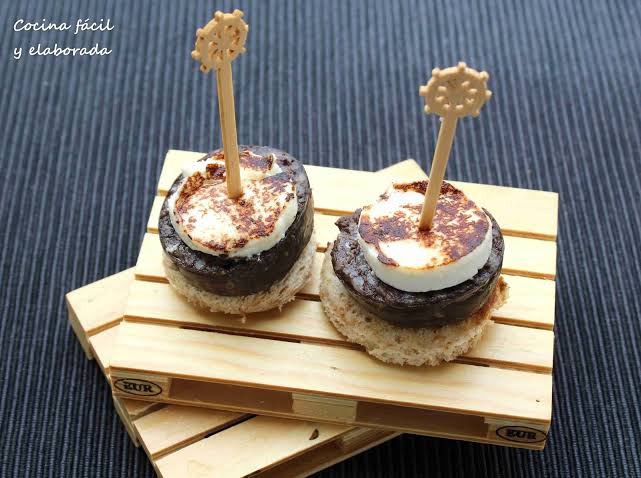 Pincho de morcilla de arroz y queso de cabra